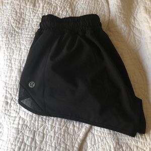 lululemon size 4 hotty short shorts